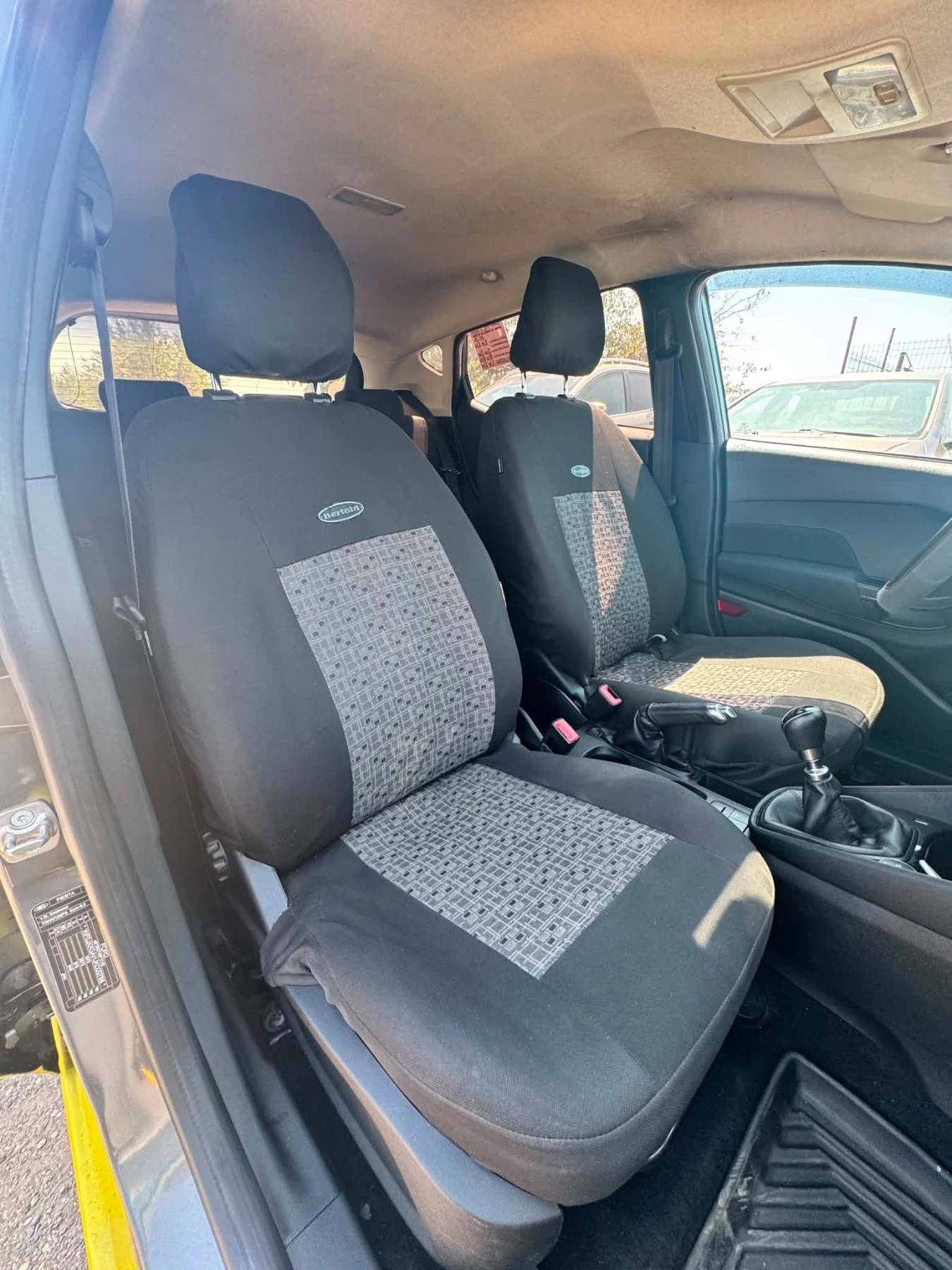 Ford Fiesta 1.0 Turbo, снимка 12 - Автомобили и джипове - 55704602