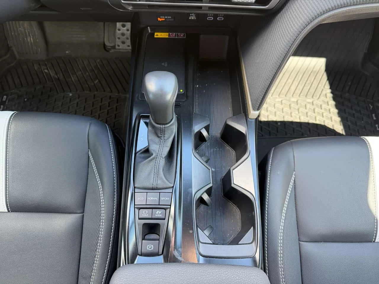 Toyota Camry * SE * CARFAX * DISTRONIC* ПОДГРЕВ* , снимка 17 - Автомобили и джипове - 56182051