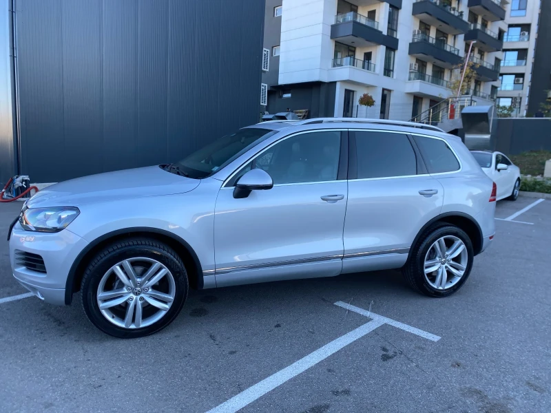 VW Touareg, снимка 2 - Автомобили и джипове - 47609785