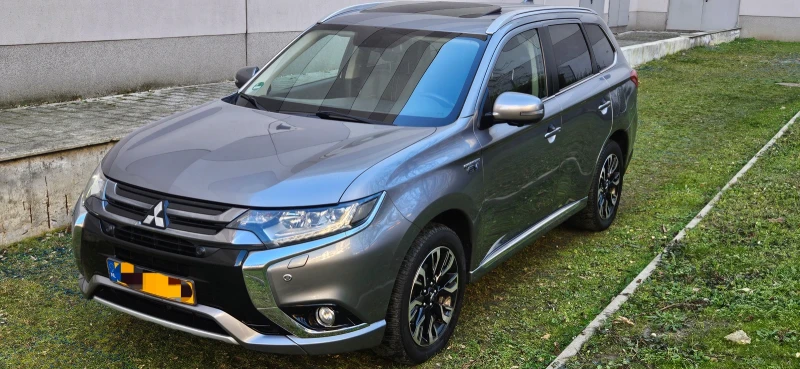 Mitsubishi Outlander Luxory, Дистроник, кожа, 360 камера, Уникален, снимка 1 - Автомобили и джипове - 48285857