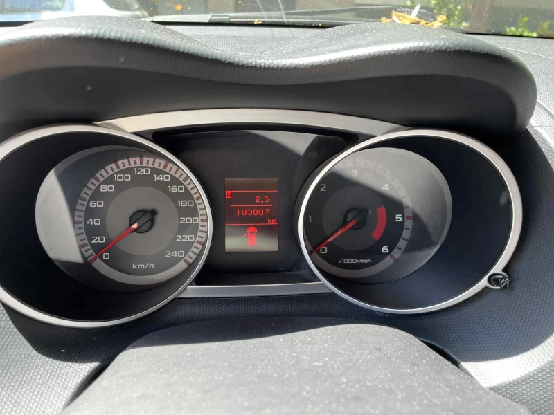 Mitsubishi Outlander, снимка 8 - Автомобили и джипове - 50992787