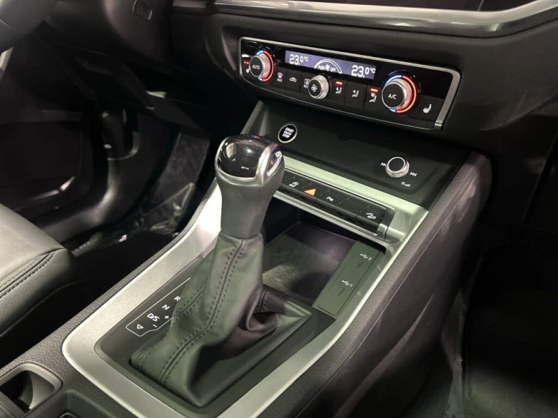 Audi Q3 Q3 quattro 40 TFSI* АвтоКредит* (Цена до БГ) , снимка 15 - Автомобили и джипове - 53376446