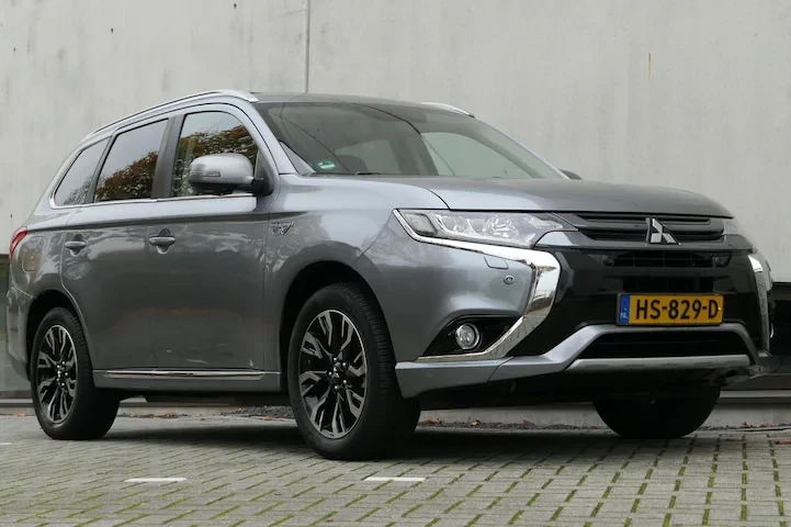 Mitsubishi Outlander Luxory, Дистроник, кожа, 360 камера, лайн асист, K, снимка 3 - Автомобили и джипове - 48285857