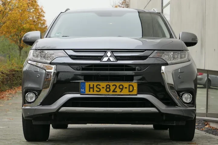 Mitsubishi Outlander Luxory, Дистроник, кожа, 360 камера, лайн асист, K, снимка 9 - Автомобили и джипове - 48285857