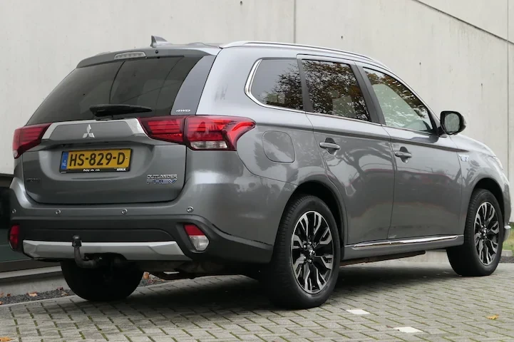 Mitsubishi Outlander Luxory, Дистроник, кожа, 360 камера, лайн асист, K, снимка 4 - Автомобили и джипове - 48285857