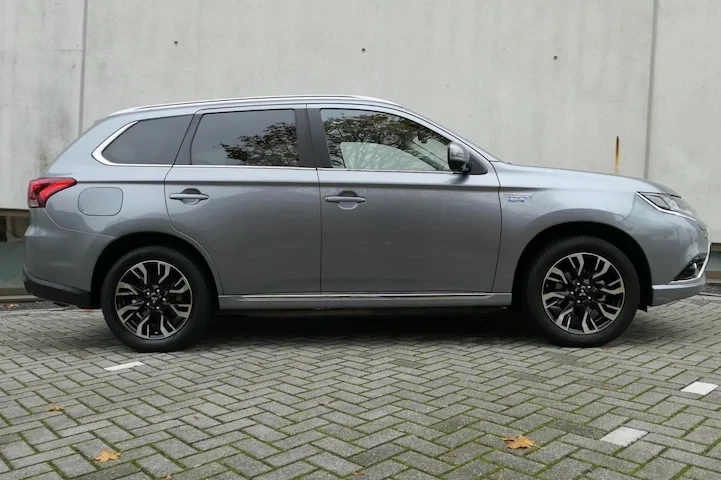 Mitsubishi Outlander Luxory, Дистроник, кожа, 360 камера, лайн асист, K, снимка 7 - Автомобили и джипове - 48285857