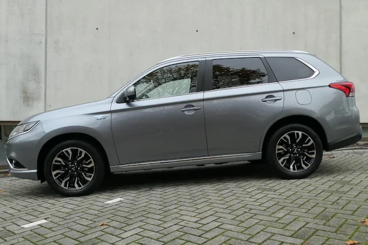 Mitsubishi Outlander Luxory, Дистроник, кожа, 360 камера, лайн асист, K, снимка 6 - Автомобили и джипове - 48285857