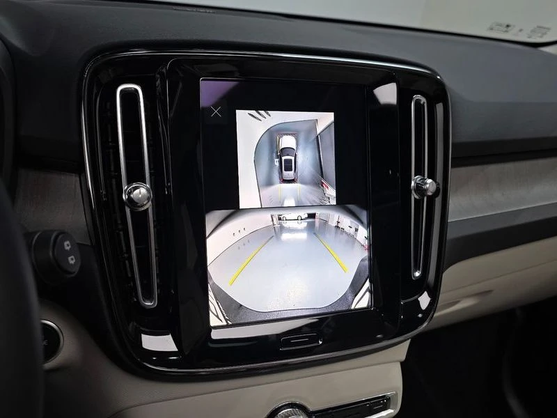 Volvo XC40 2.0 195 hp Automatic, снимка 13 - Автомобили и джипове - 55813384