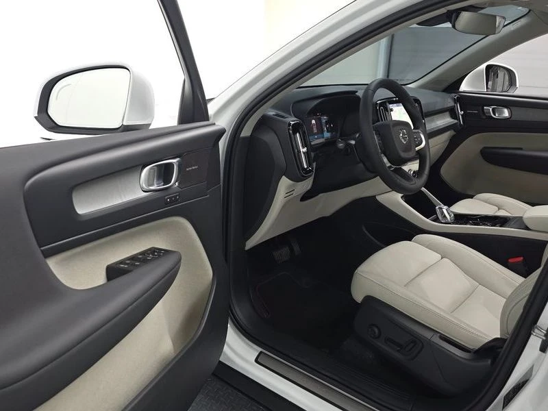 Volvo XC40 2.0 195 hp Automatic, снимка 9 - Автомобили и джипове - 55813384