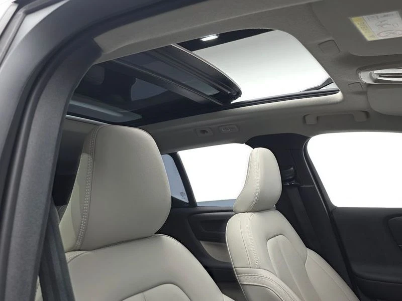 Volvo XC40 2.0 195 hp Automatic, снимка 14 - Автомобили и джипове - 55813384