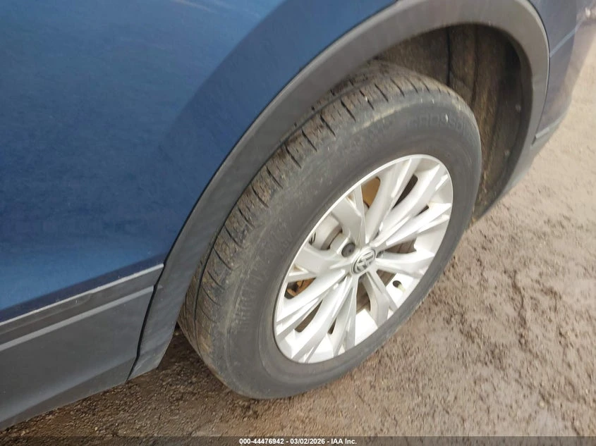 VW Tiguan 2.0l Volkswagen 2.0T S, снимка 12 - Автомобили и джипове - 53826218