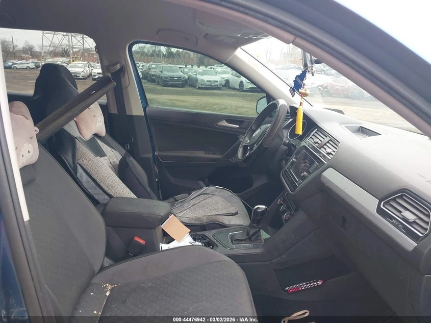 VW Tiguan 2.0l Volkswagen 2.0T S, снимка 5 - Автомобили и джипове - 53826218