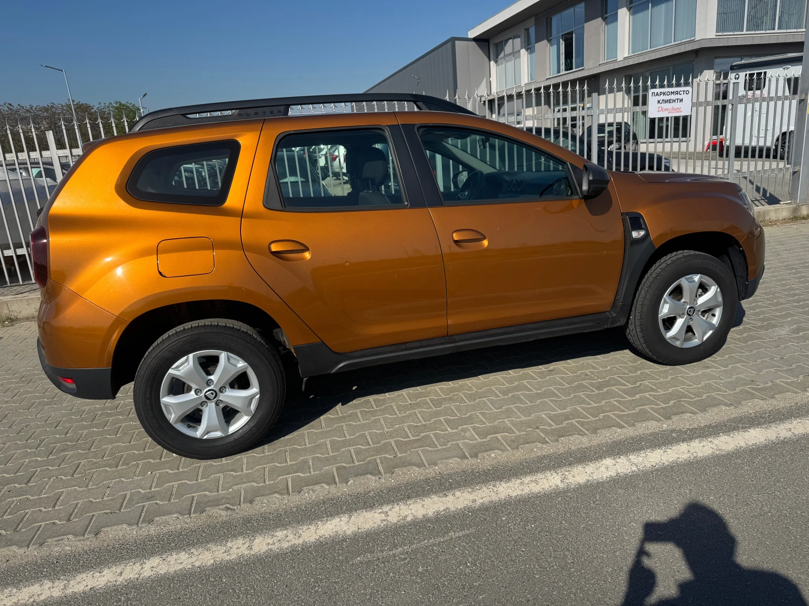 Dacia Duster 1.6 i GAZ, снимка 4 - Автомобили и джипове - 54427416