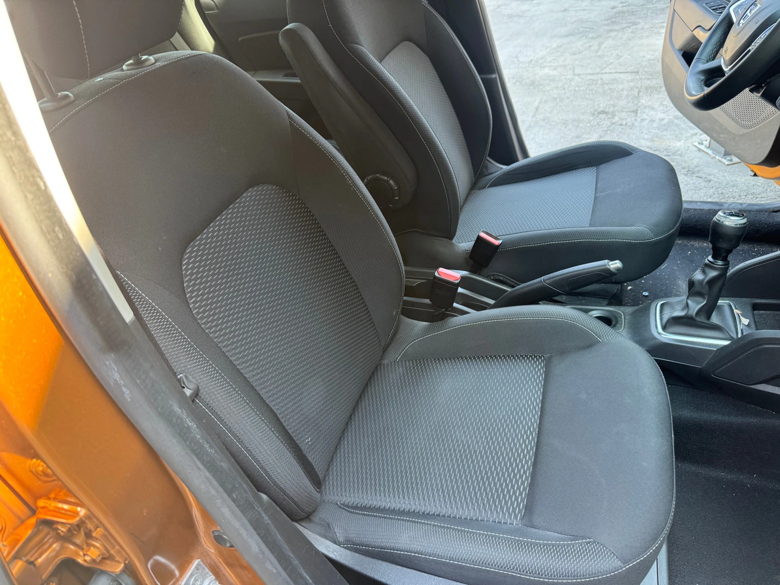 Dacia Duster 1.6 i GAZ, снимка 8 - Автомобили и джипове - 54427416