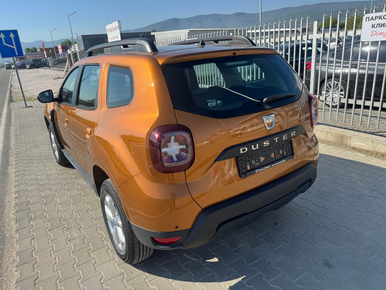 Dacia Duster 1.6 i GAZ, снимка 5 - Автомобили и джипове - 54427416