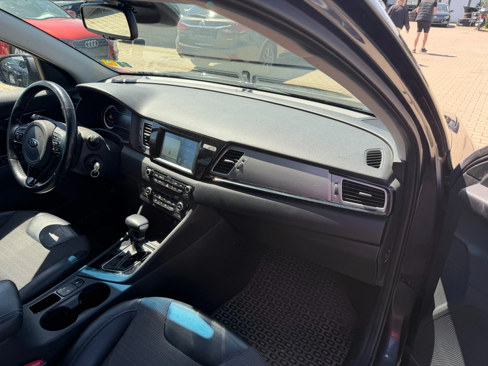 Kia Niro 1.6Hybrid AVTOMAT/KOJA/NAVI/KAMERA EURO 6, снимка 11 - Автомобили и джипове - 54928635