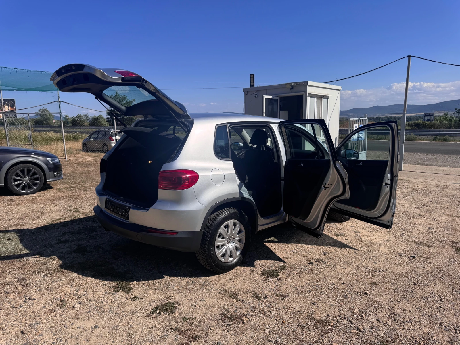 VW Tiguan 2.0TDI 195060km.100%, снимка 5 - Автомобили и джипове - 55453292