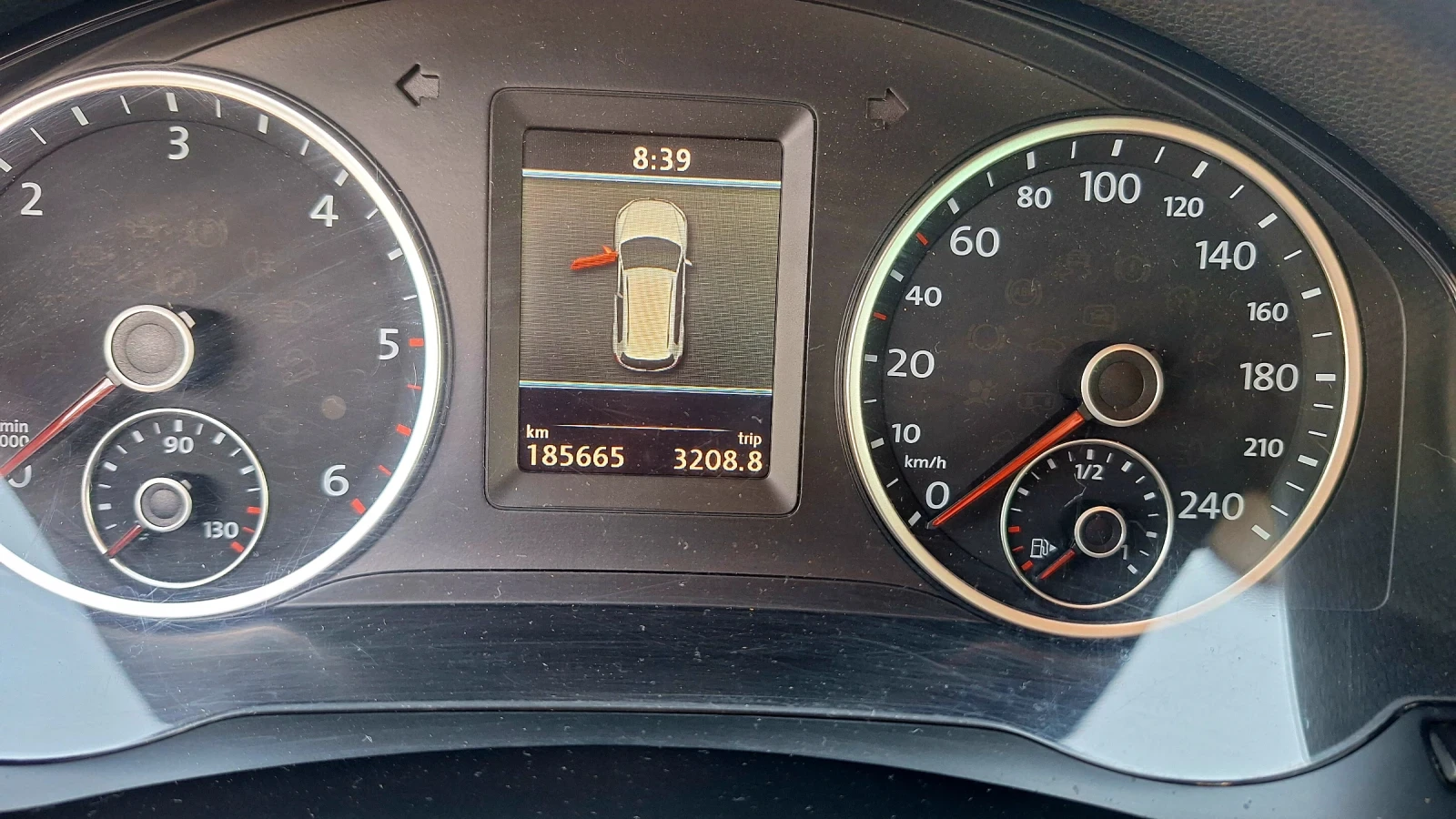 VW Tiguan, снимка 4 - Автомобили и джипове - 55721753