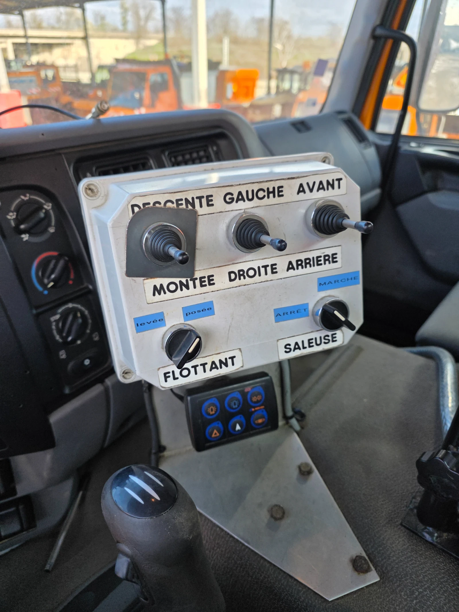 Renault Kerax 370dci самосвал снегорин  - изображение 7