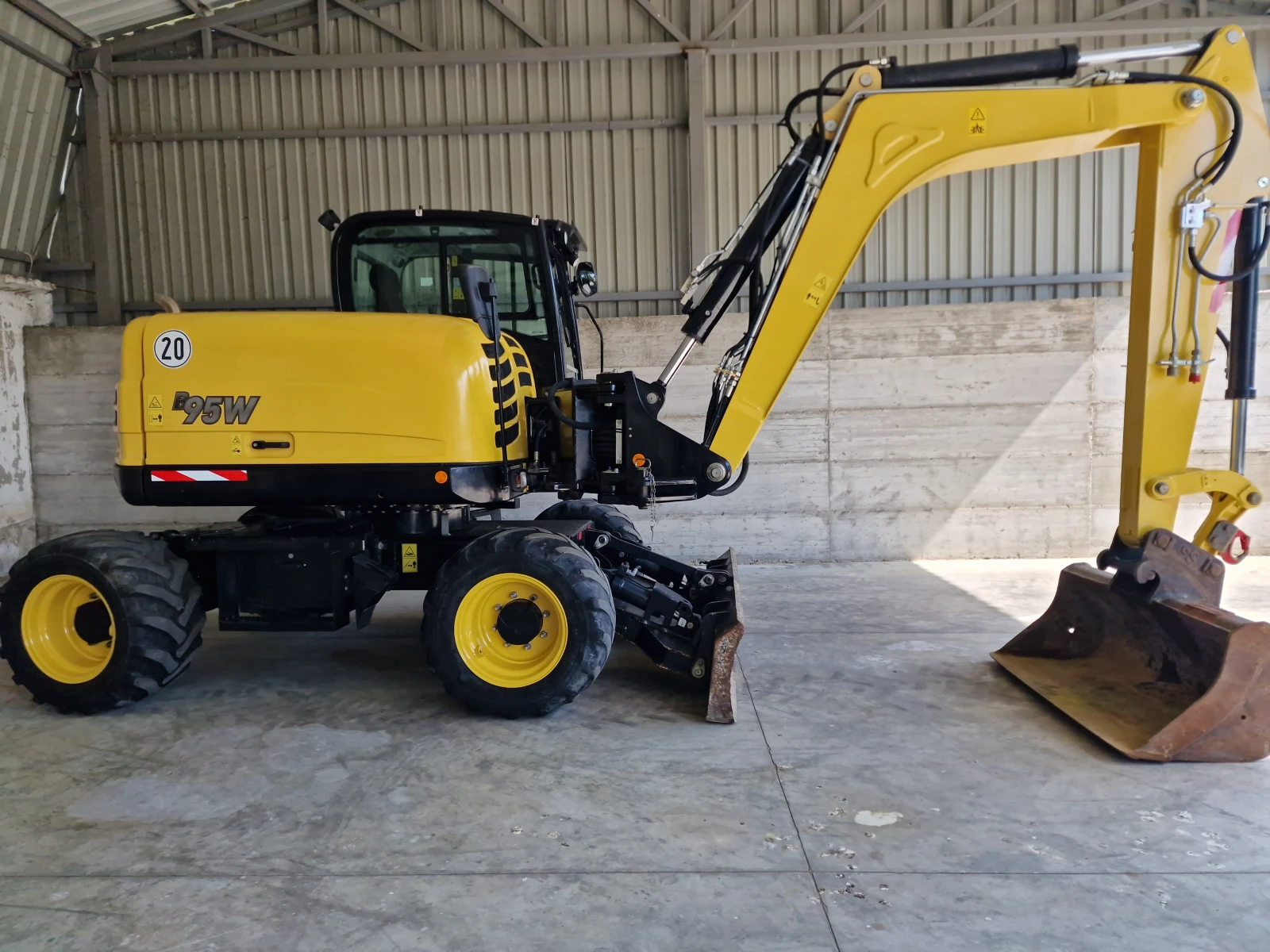 Багер Yanmar B95W, снимка 17 - Индустриална техника - 54971943