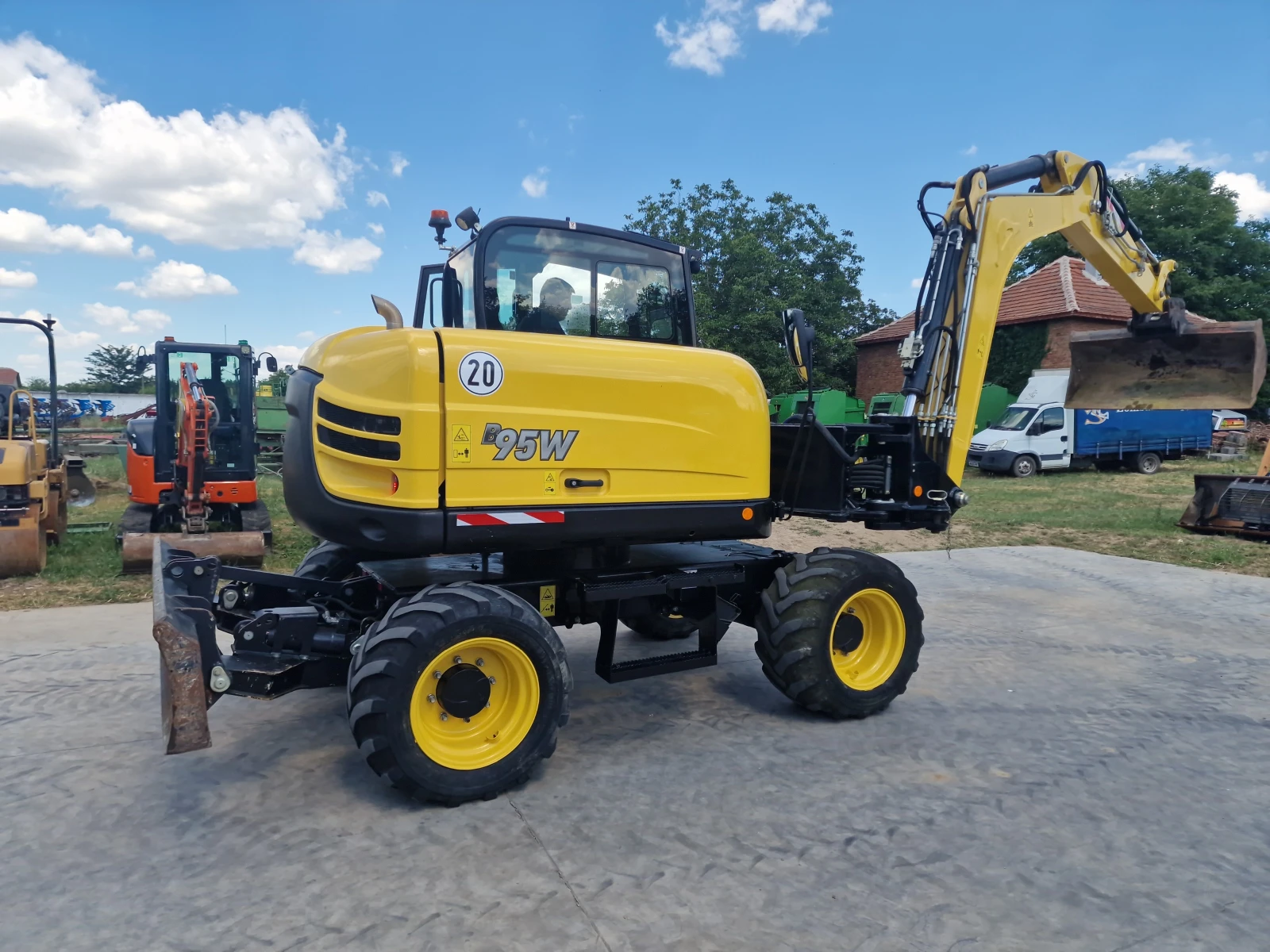 Багер Yanmar B95W, снимка 2 - Индустриална техника - 54971943