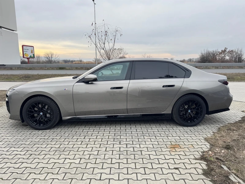 BMW i7 xDrive60, снимка 3 - Автомобили и джипове - 51455922