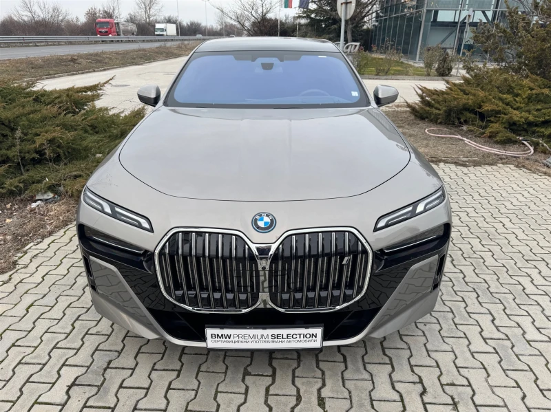 BMW i7 xDrive60, снимка 8 - Автомобили и джипове - 51455922