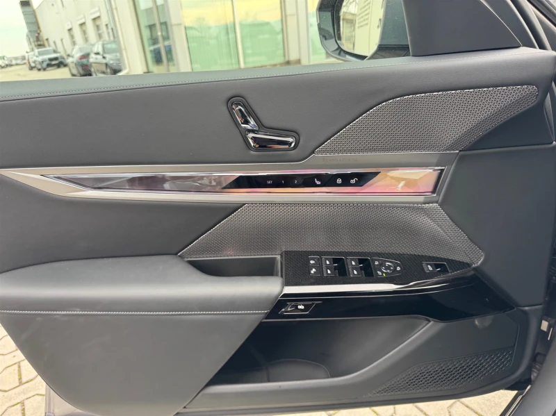 BMW i7 xDrive60, снимка 12 - Автомобили и джипове - 51455922