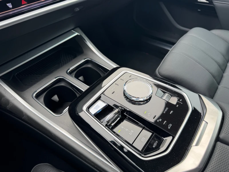 BMW i7 xDrive60, снимка 11 - Автомобили и джипове - 51455922