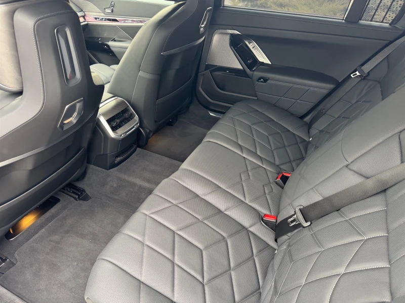 BMW i7 xDrive60, снимка 15 - Автомобили и джипове - 51455922