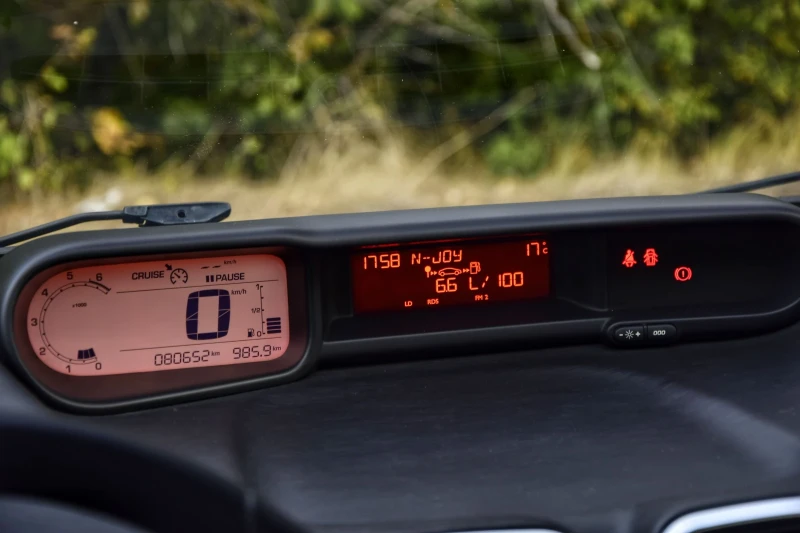 Citroen C3 Picasso, снимка 14 - Автомобили и джипове - 51870485