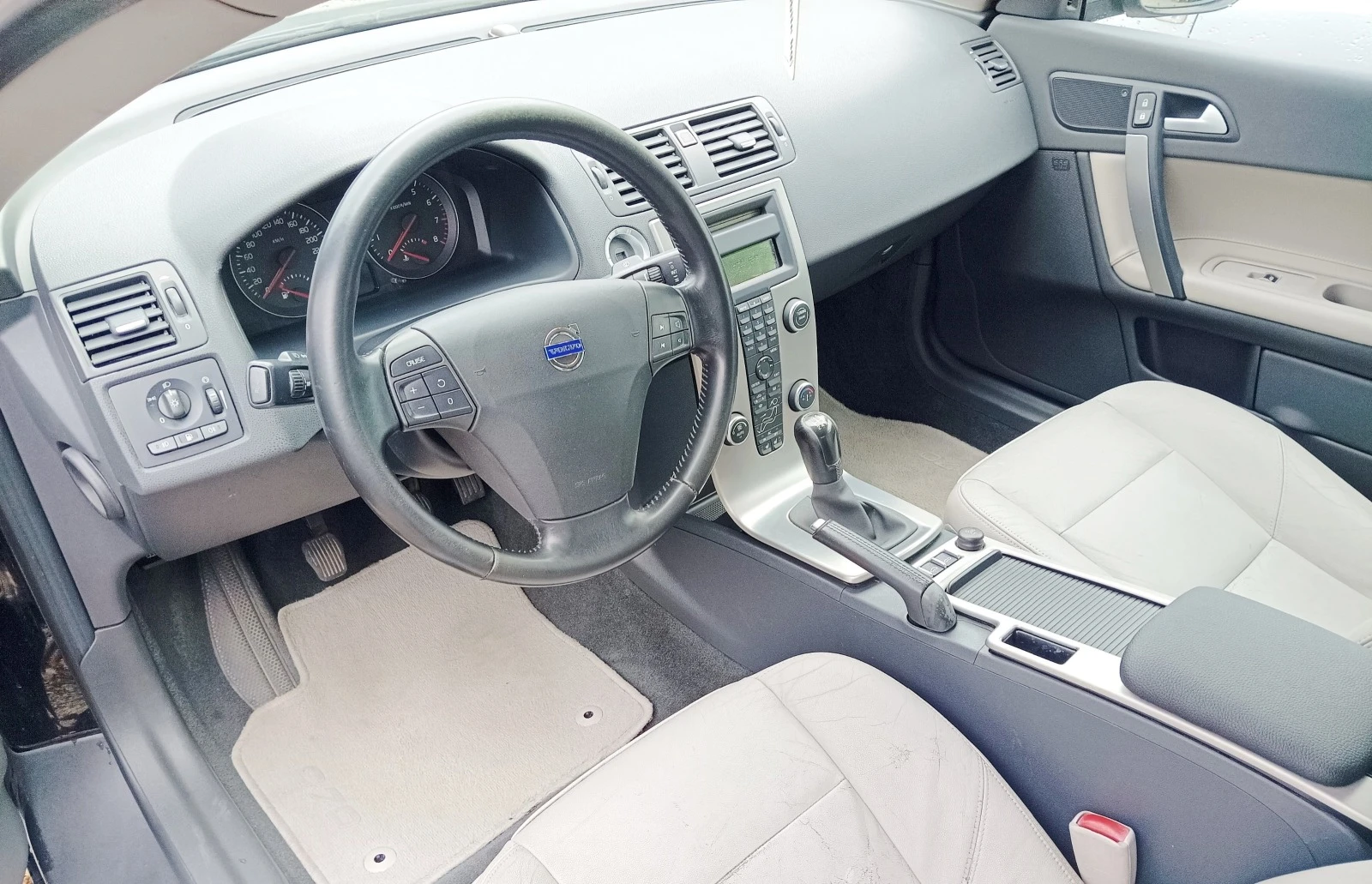 Volvo C70 2.4i-140kc - изображение 7