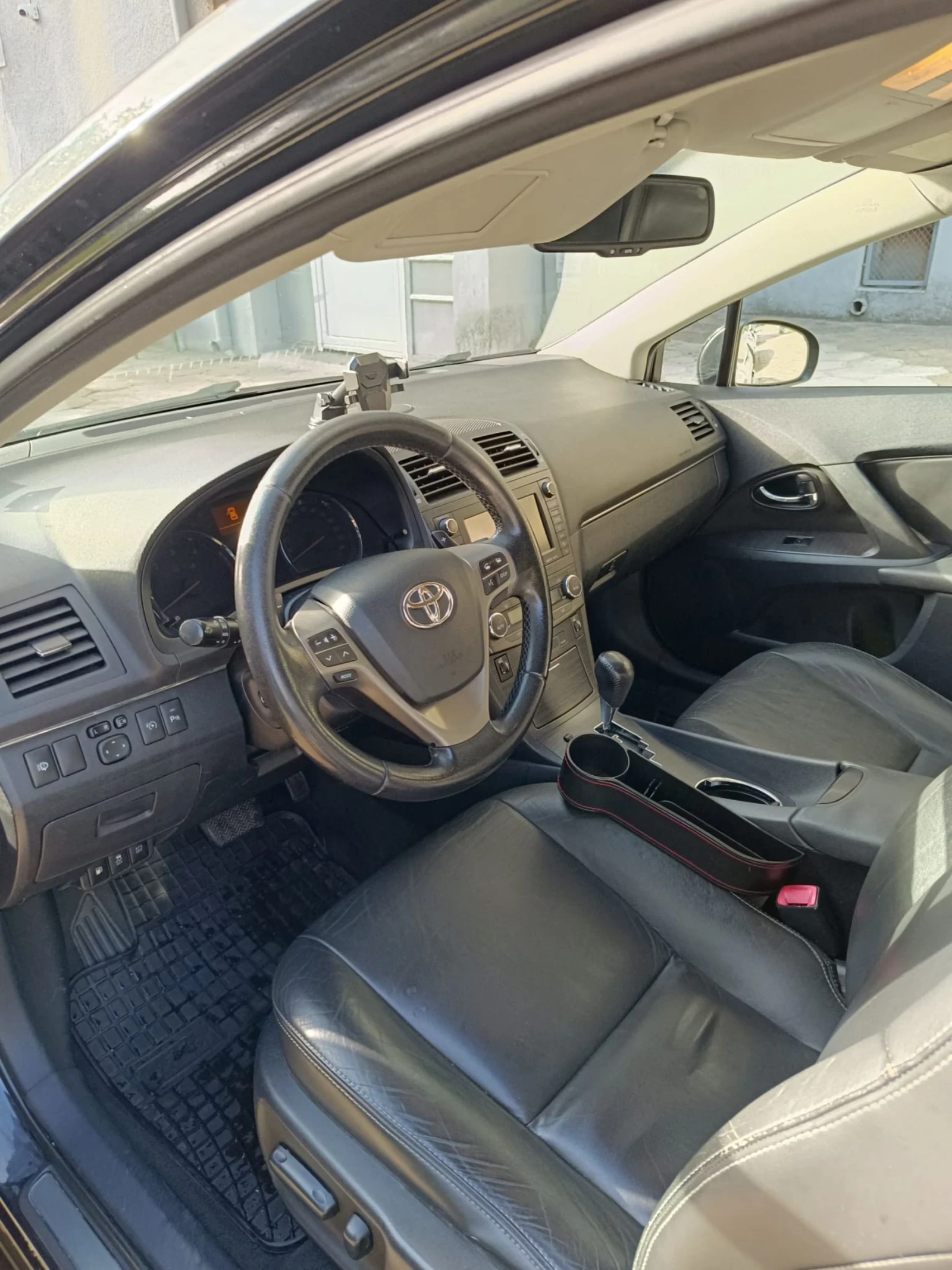 Toyota Avensis 2.2D, sol 2 - изображение 6