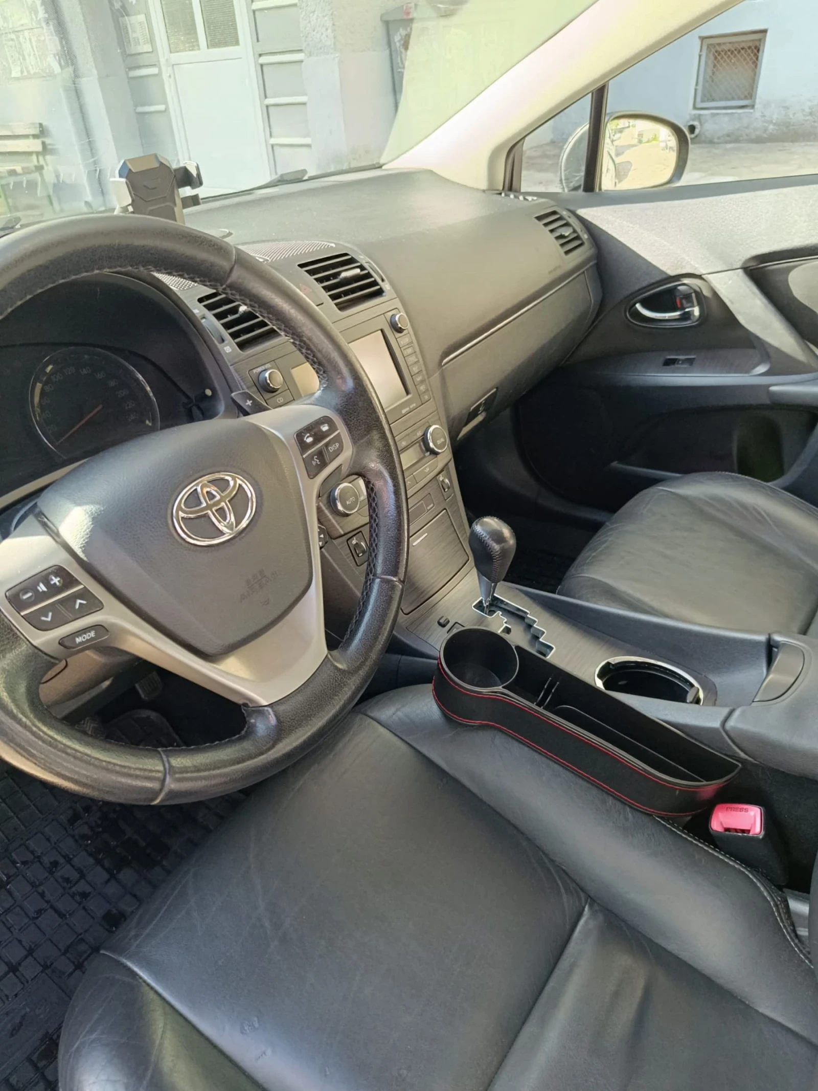 Toyota Avensis 2.2D, sol 2 - изображение 7