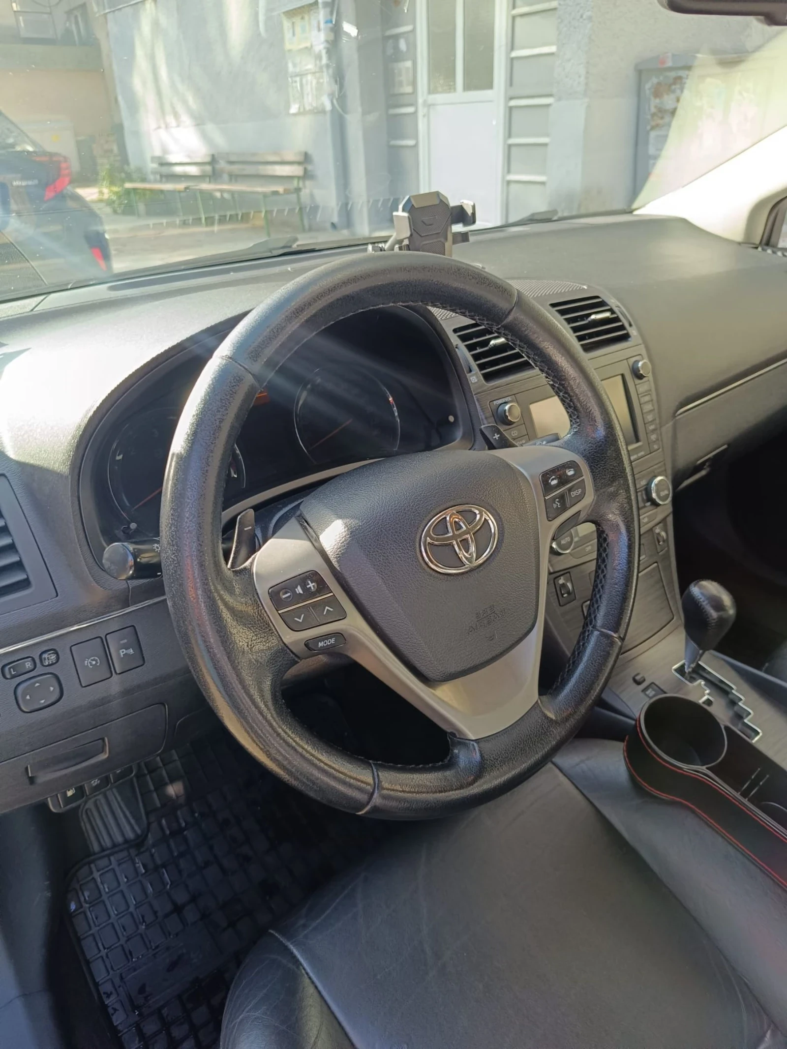 Toyota Avensis 2.2D, sol 2 - изображение 8