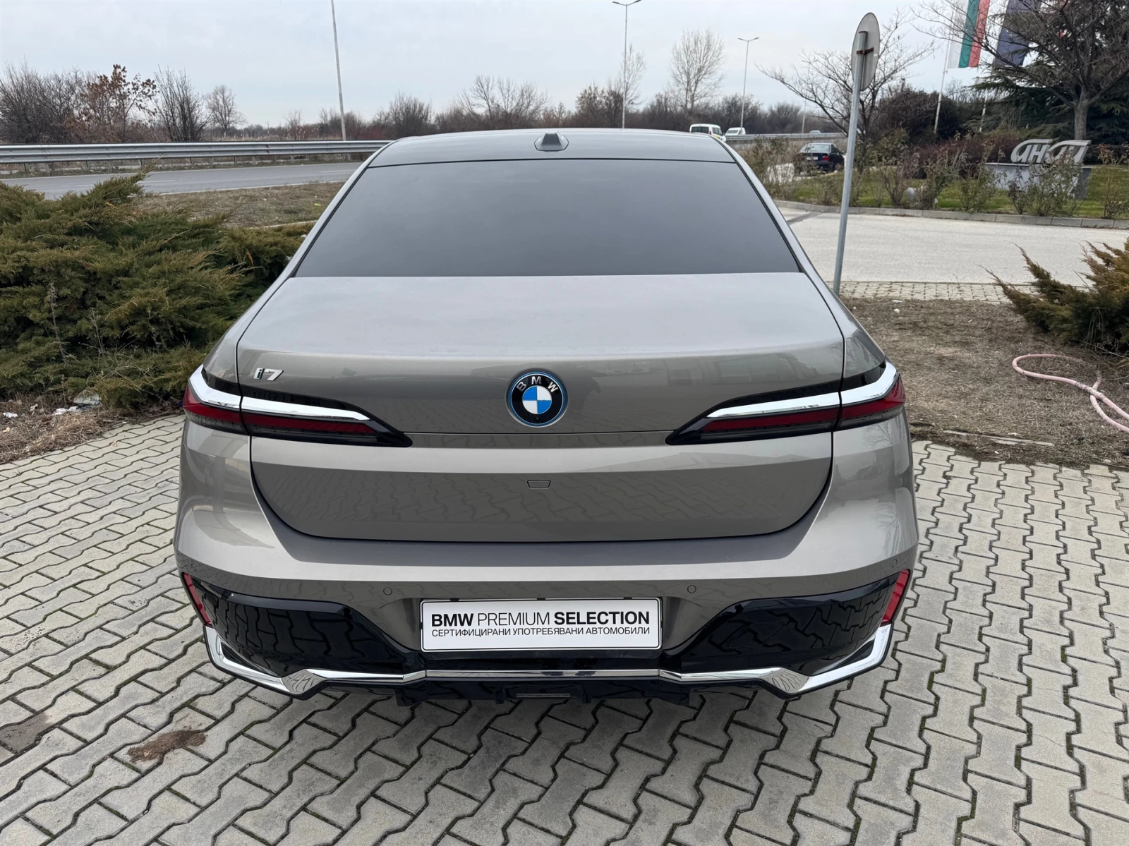 BMW i7 xDrive60 - изображение 9