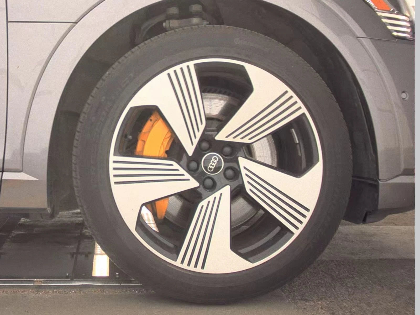 Audi E-Tron QUATTRO* B&O* DIGITAL* OBDUH* 360 VIEW*  | Mobile.bg — изображение 9