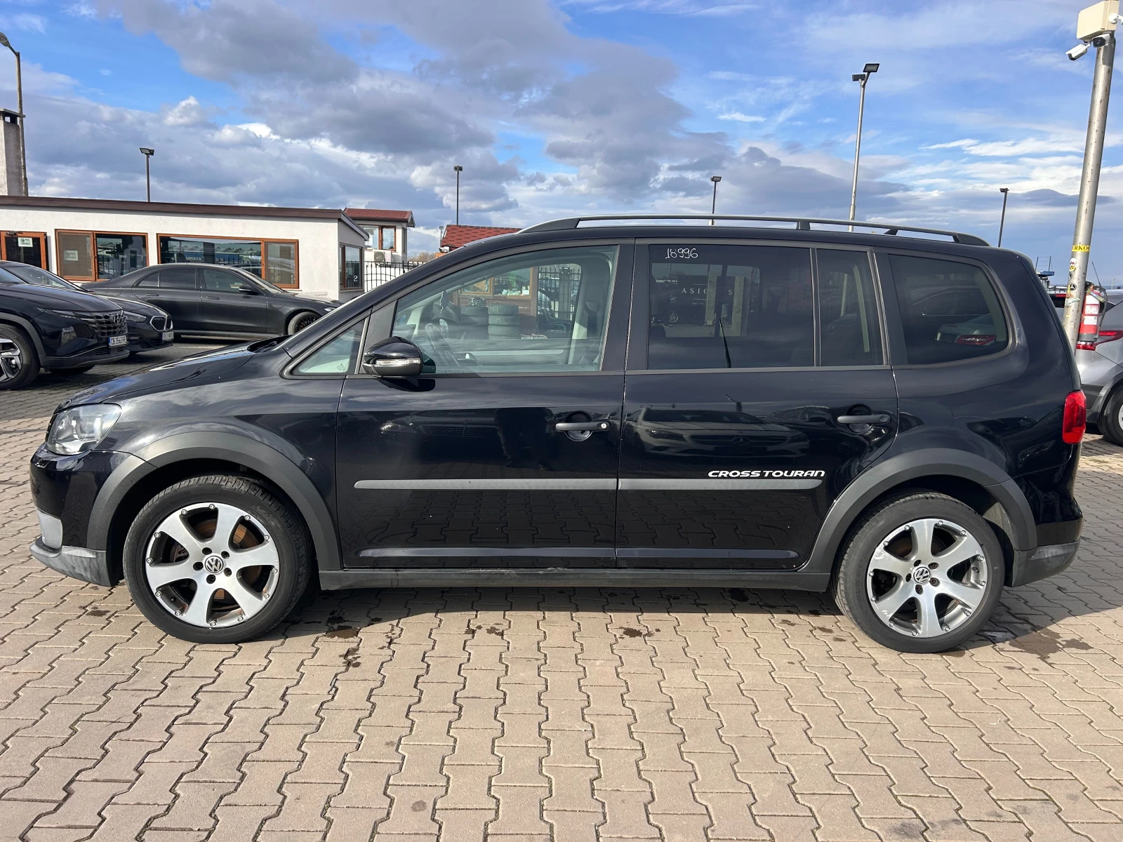 VW Touran CROSS 2.0TDI AVTOMAT/PANORAMA/NAVI 6+ 1 EURO 5 - изображение 9