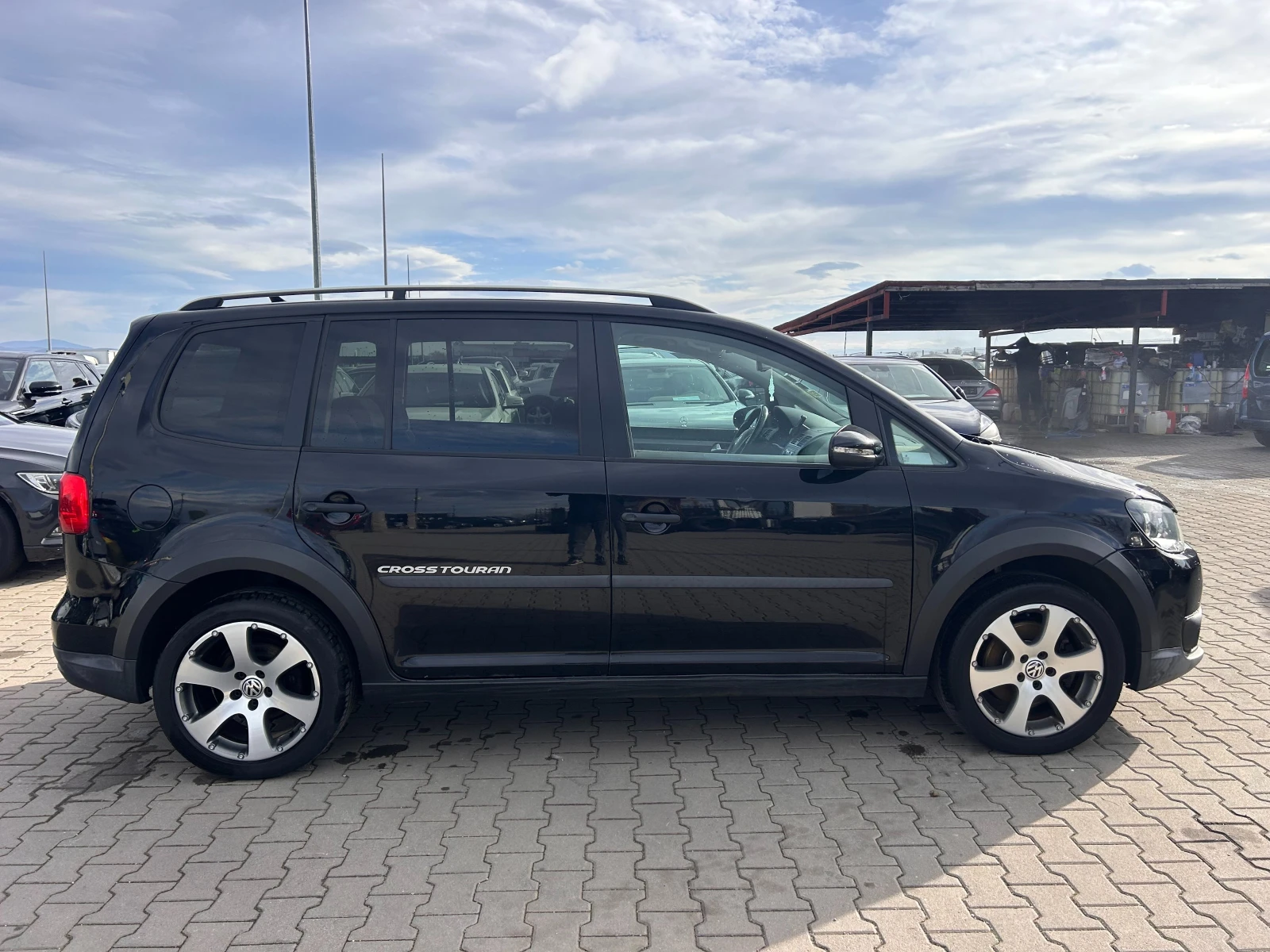 VW Touran CROSS 2.0TDI AVTOMAT/PANORAMA/NAVI 6+ 1 EURO 5 - изображение 5