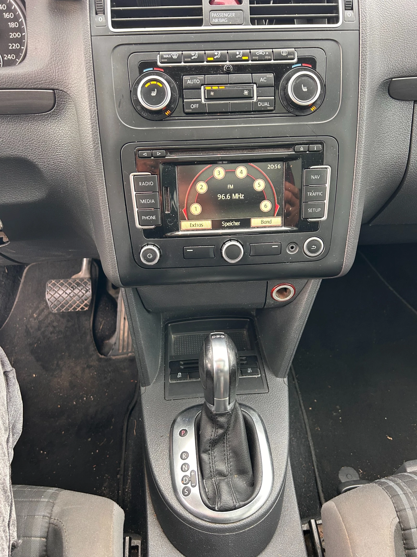 VW Touran CROSS 2.0TDI AVTOMAT/PANORAMA/NAVI 6+ 1 EURO 5 | Mobile.bg   13