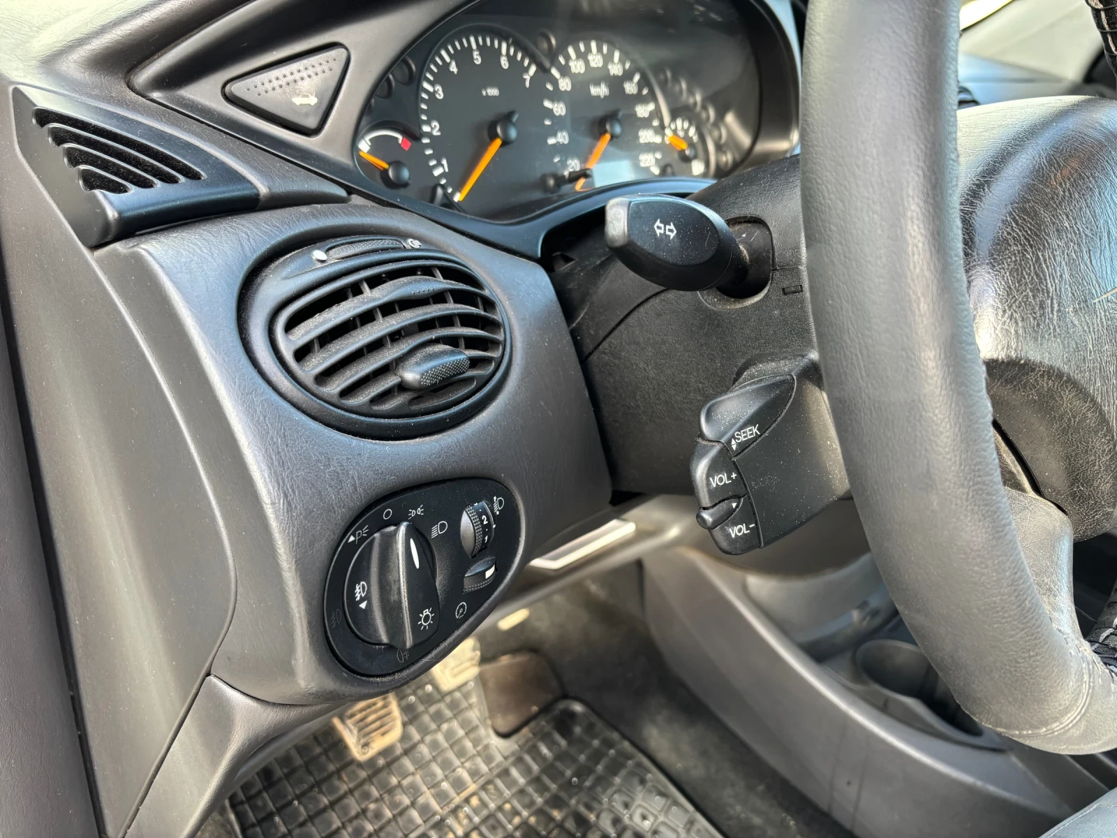 Ford Focus 1.6I 16V - изображение 9