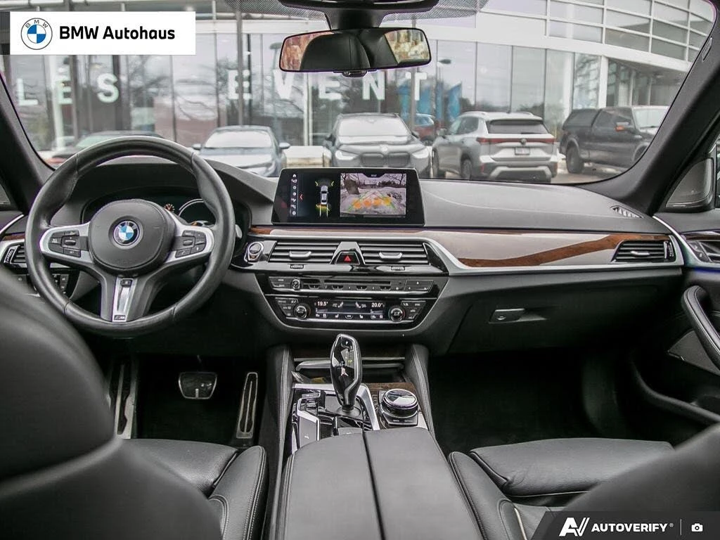 BMW 530 xDrive* M PACK* ПАНОРАМА* КАМЕРА* ПАМЕТ* ПОДГРЕВ* , снимка 10 - Автомобили и джипове - 53765687