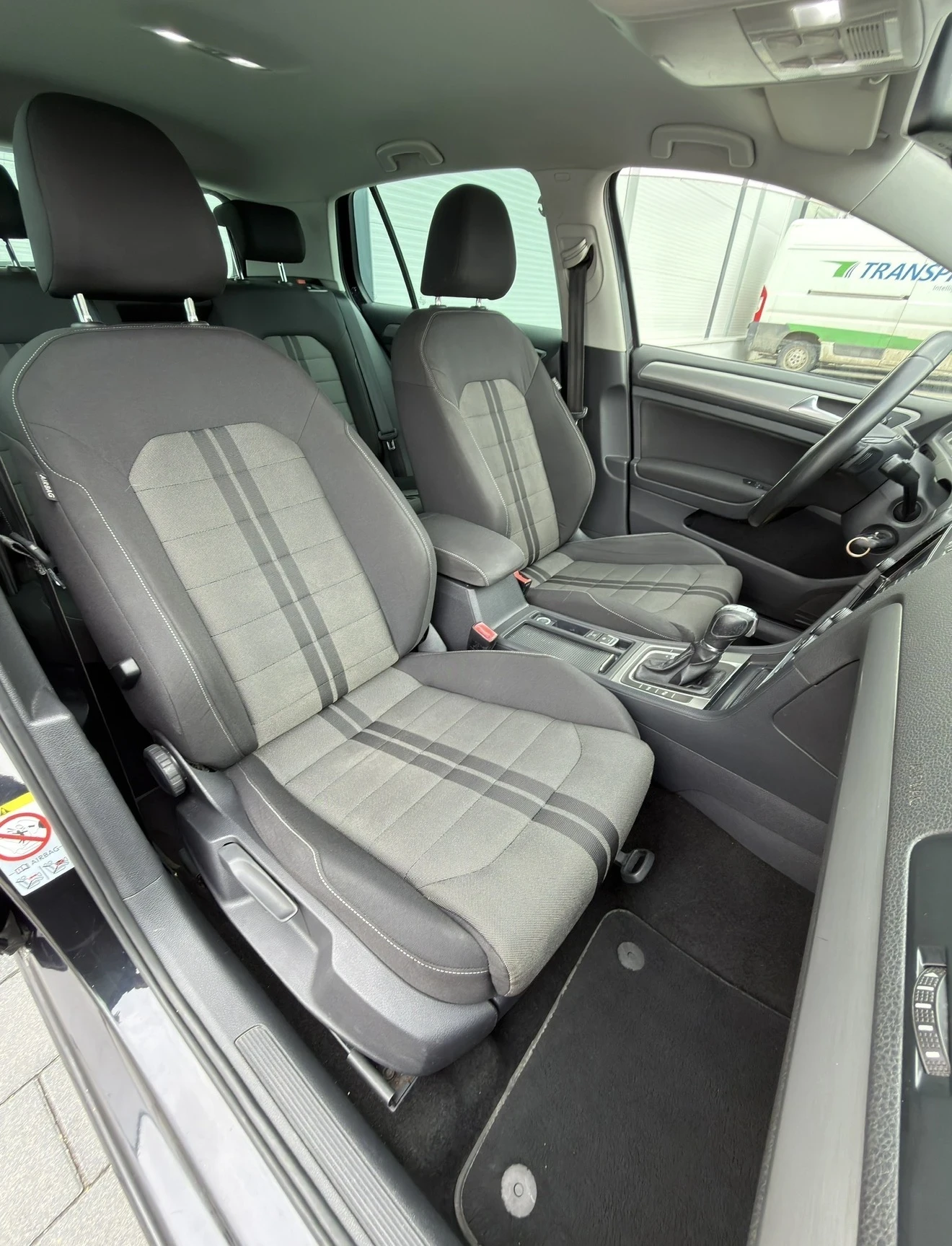 VW Golf 2.0TDI 150/DSG/DISTRONIC/LANE ASSIST/XENON/SPORT, снимка 13 - Автомобили и джипове - 54025893