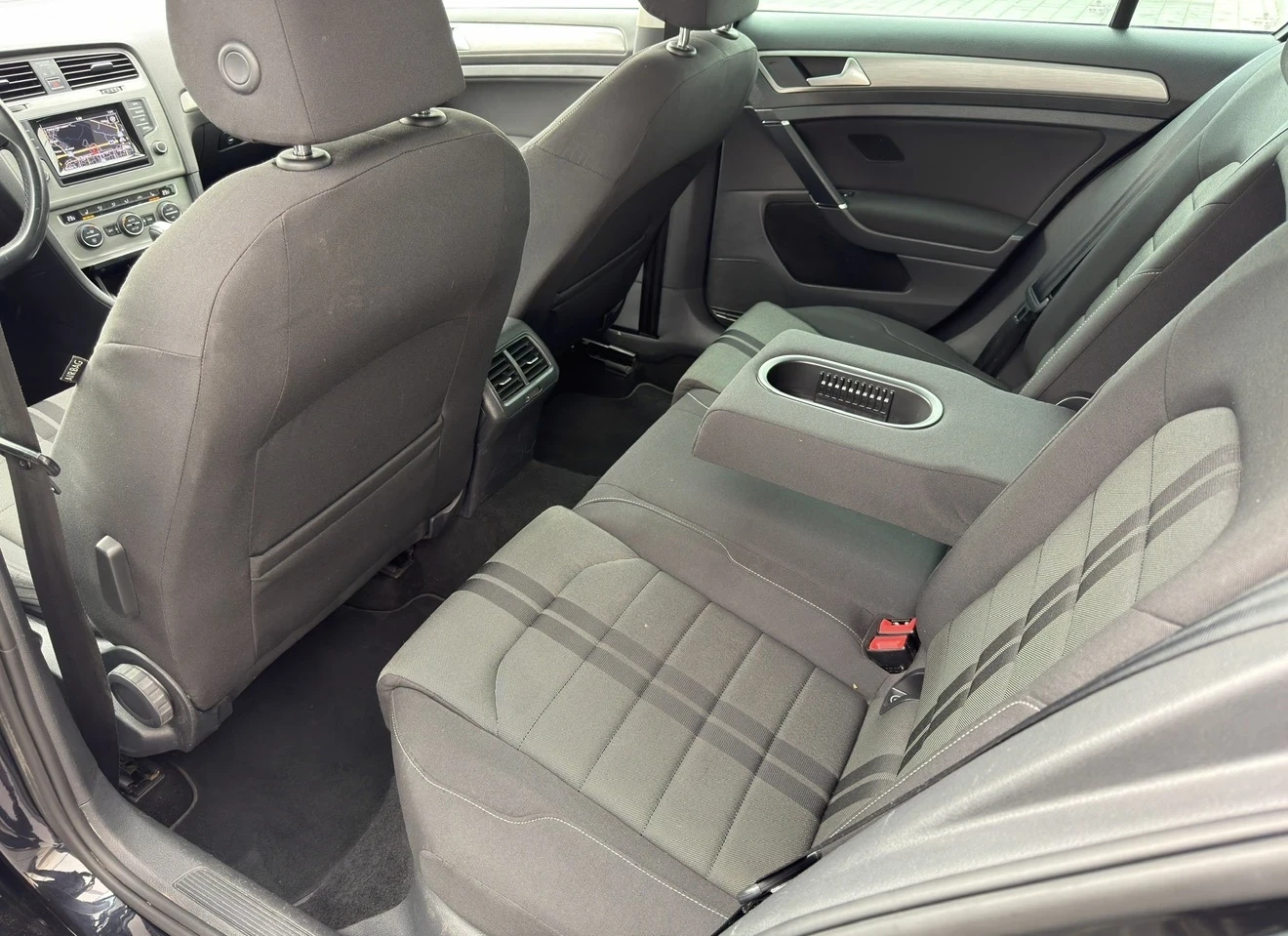 VW Golf 2.0TDI 150/DSG/DISTRONIC/LANE ASSIST/XENON/SPORT, снимка 10 - Автомобили и джипове - 54025893