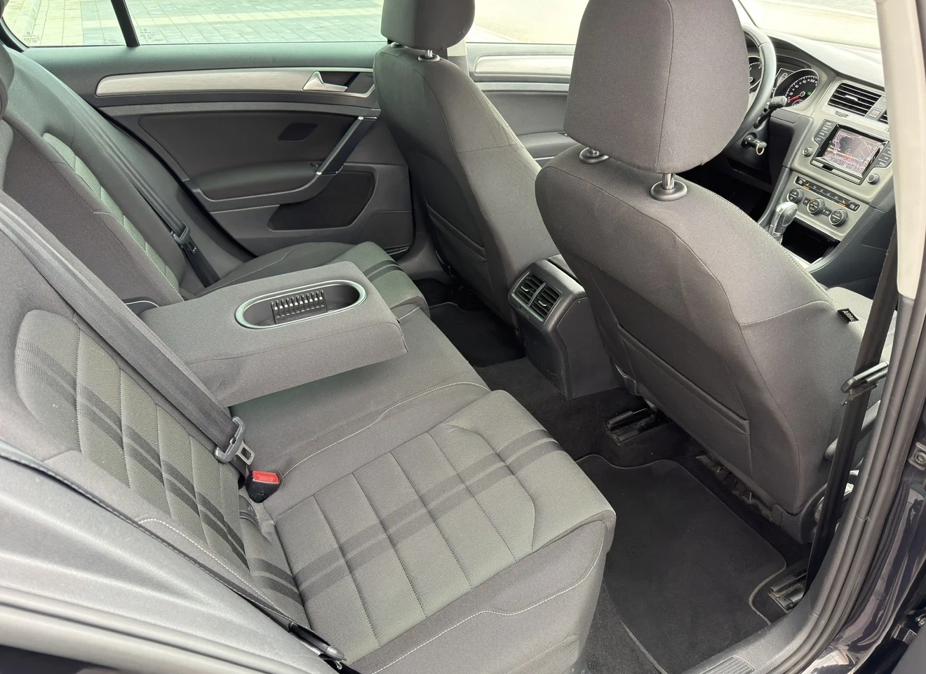 VW Golf 2.0TDI 150/DSG/DISTRONIC/LANE ASSIST/XENON/SPORT, снимка 11 - Автомобили и джипове - 54025893