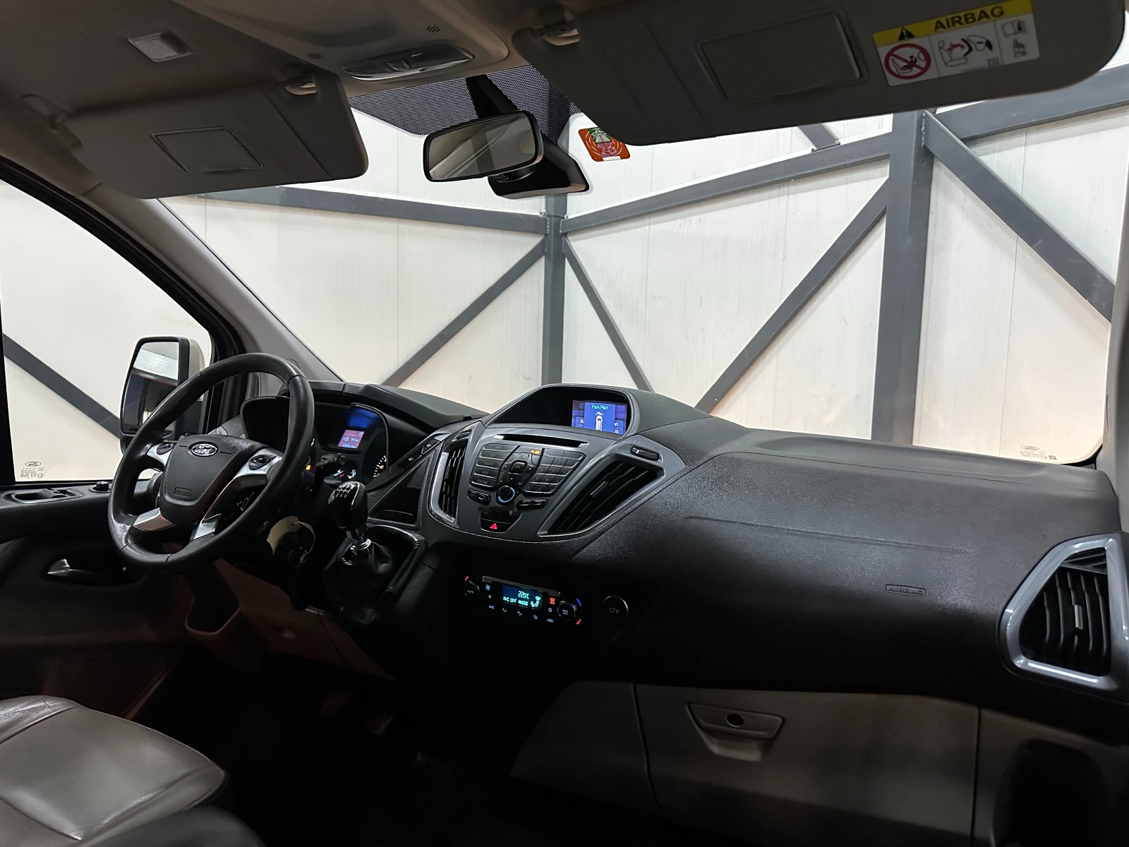 Ford Transit Custom 7+ 1 * ПОДГРЕВ * КОЖА * ТЕГЛИЧ, снимка 10 - Автомобили и джипове - 54219224