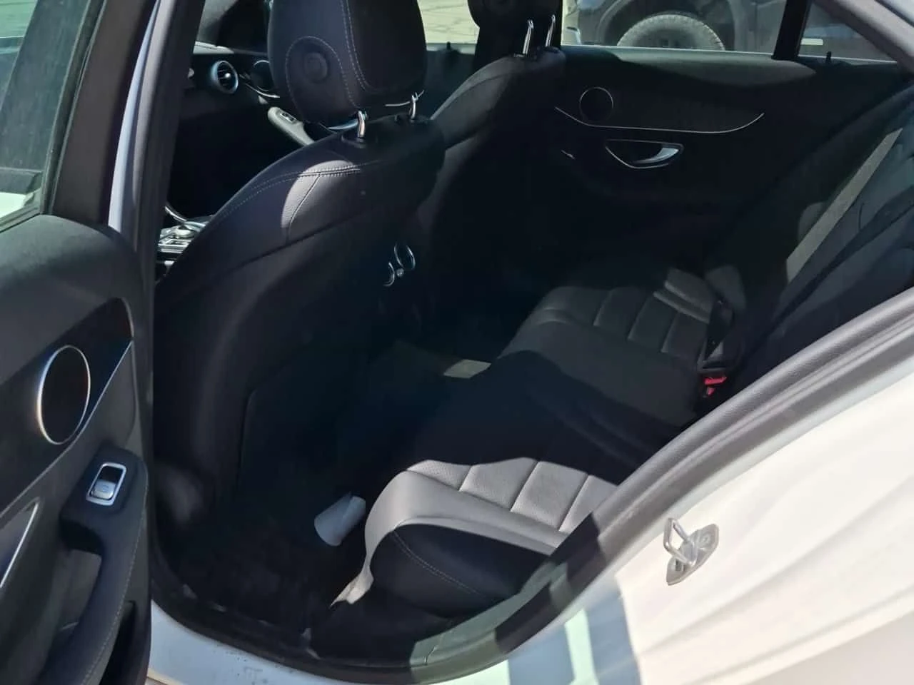 Mercedes-Benz C 300 4MATIC* ДИГИТАЛНО ТАБЛО* PANORAMA* KEYLESS* , снимка 12 - Автомобили и джипове - 54440144