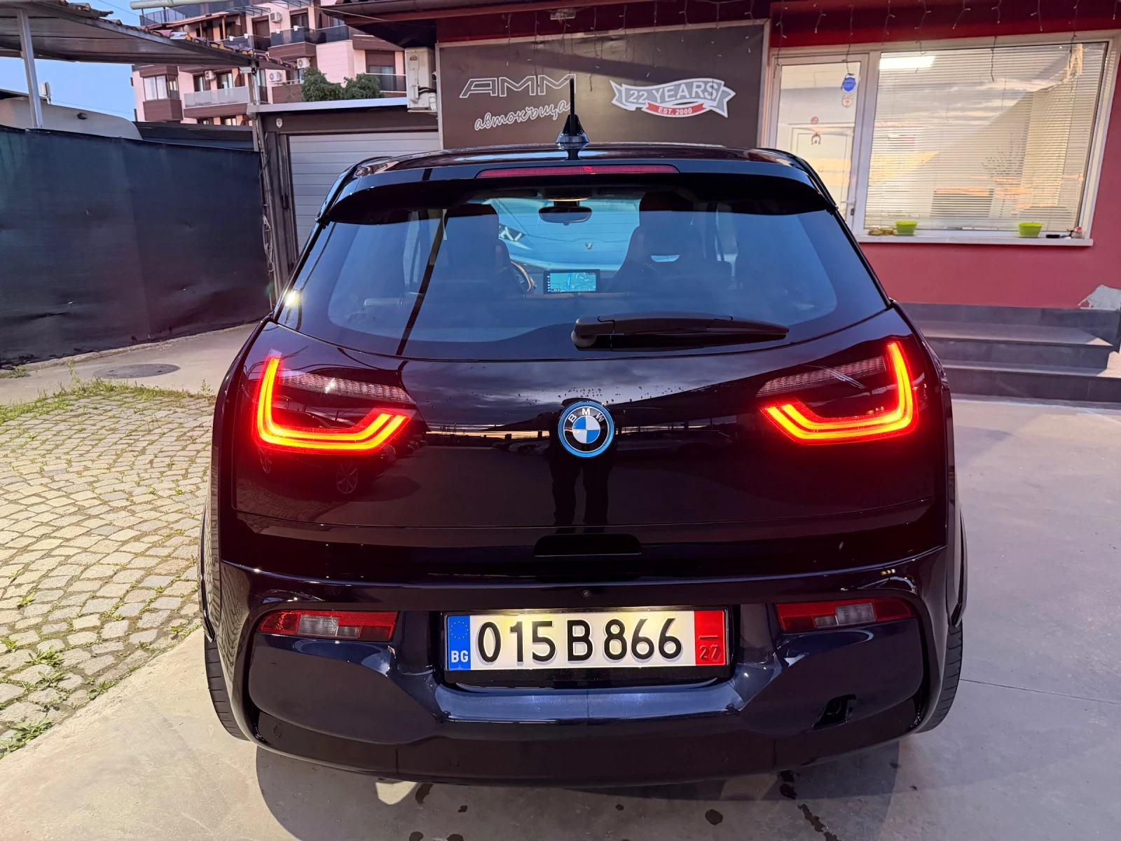BMW i3 S-ГАРАНЦИЯ до 01.27* КОЖА* NAVI PRO* KEYLESS GO* 2, снимка 12 - Автомобили и джипове - 54598492