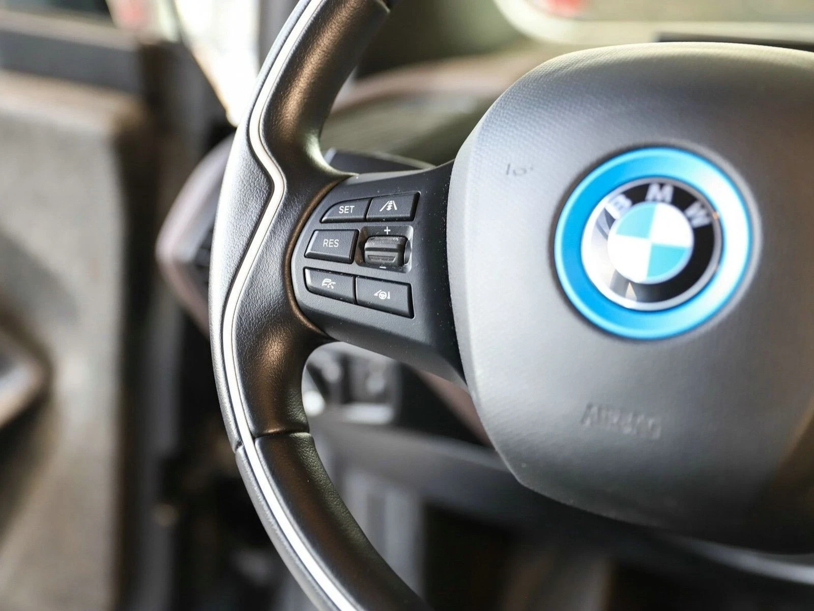 BMW i3 S-ГАРАНЦИЯ до 01.27* КОЖА* NAVI PRO* KEYLESS GO* 2, снимка 5 - Автомобили и джипове - 54598492