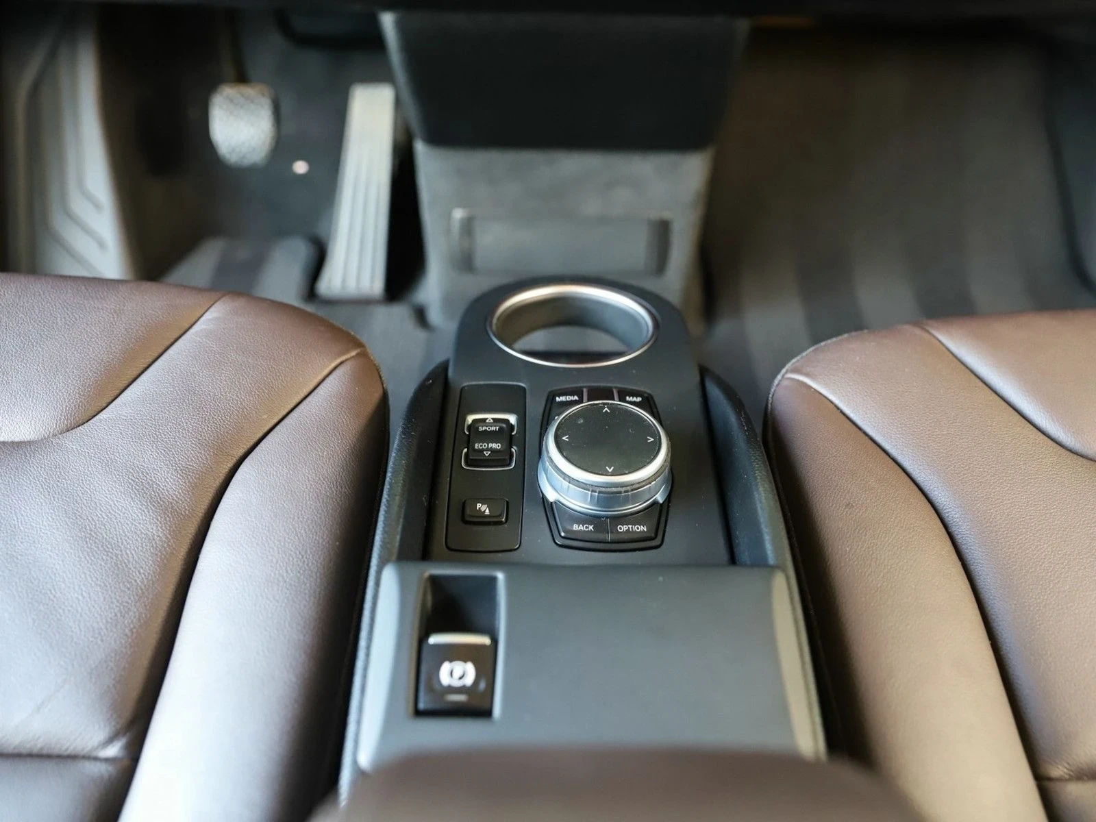 BMW i3 S-ГАРАНЦИЯ до 01.27* КОЖА* NAVI PRO* KEYLESS GO* 2, снимка 9 - Автомобили и джипове - 54598492